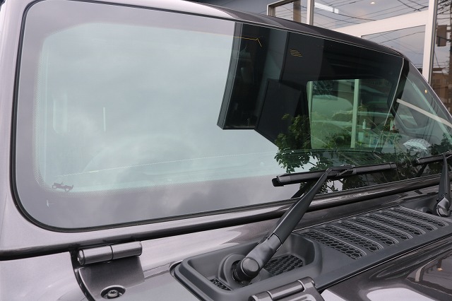 IMG_7187 - トータルカービューティIIC JeepラングラーサハラにLFTフィルム施工後 フロントガラスの画像