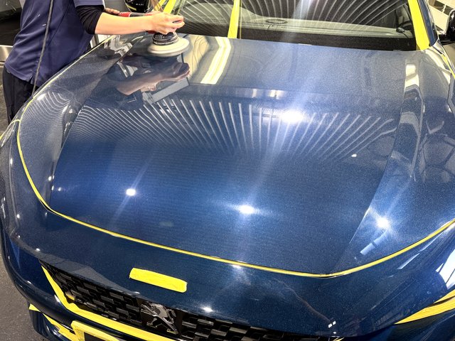プジョー508SVを研磨