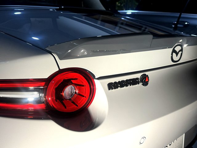 マツダ MSRロードスター12Rのエンブレム