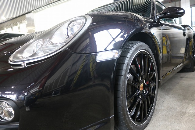 ポルシェケイマンSにカーコーティング施工後　フロントフェンダーの画像