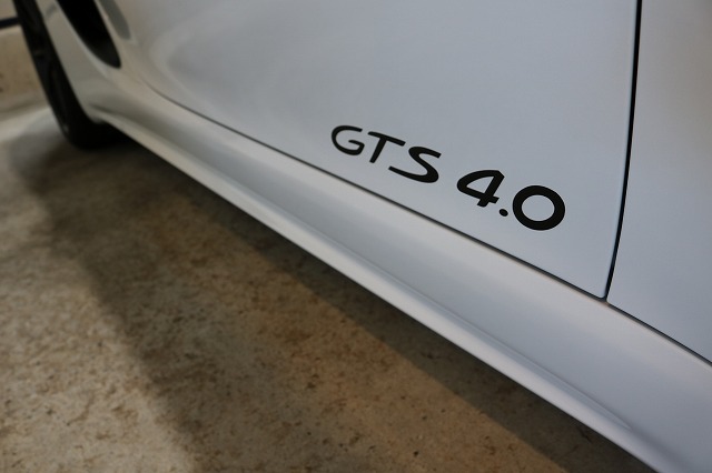 ポルシェボクスターにカーコーティング施工後　サイドステップ画像