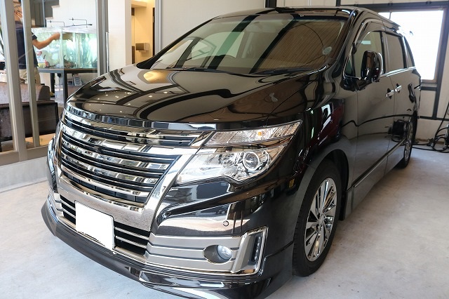 日産エルグランドにカーコーティング施工後　正面画像