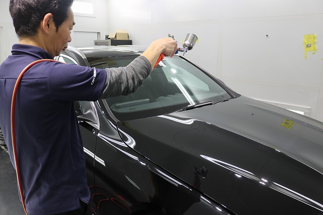 ベンツⅭ200　カーコーティング剤塗布中
