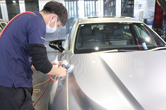 レクサスIS500に研磨作業