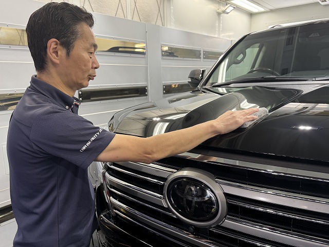 TOYOTA ランドクルーザー300　カーコーティング施工中 