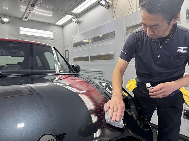 MINI ジョンクーパーワークス　カーコーティング施工中