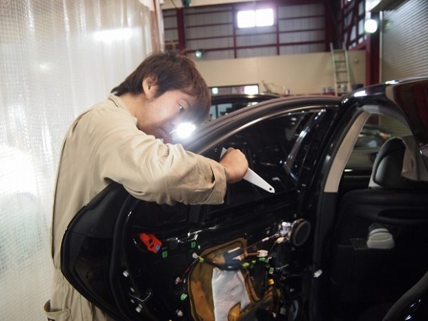 埼玉県より起こしのレクサスlsに断熱フィルムリアセットを施工させて頂きました カーフィルム カーラッピング施工実績cbiic