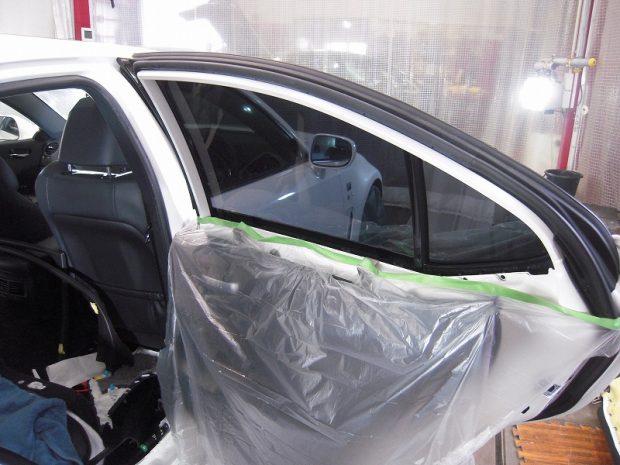 東京都からお越しのベンツのフロントサイドガラスにカーフィルム施工しました カーフィルム カーラッピング施工実績cbiic
