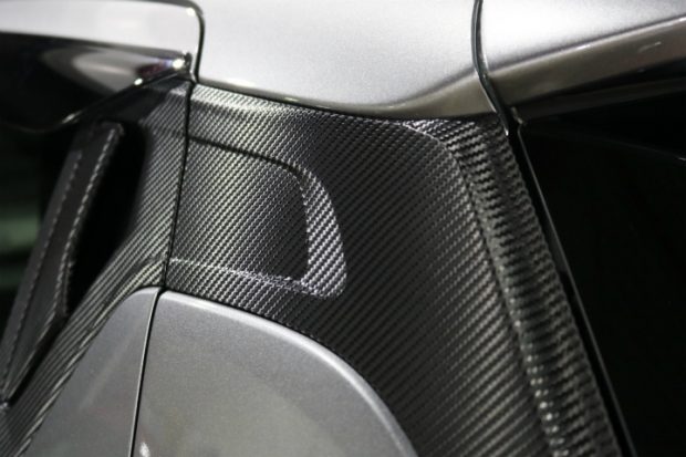 カーボンフィルムを埼玉県よりご来店のオーナー様スイフトに施工させていただきました。