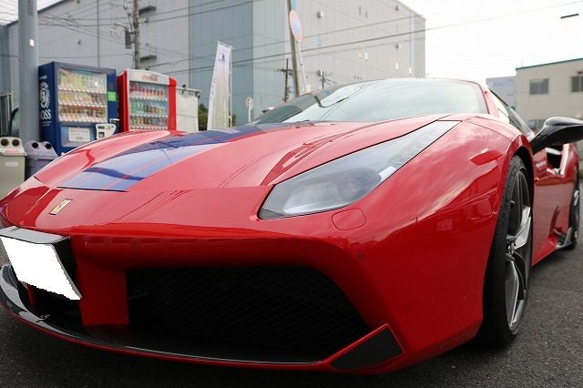 東京都品川区のフェラーリのボンネットにプロテクションフィルムを施工させて頂きました。
