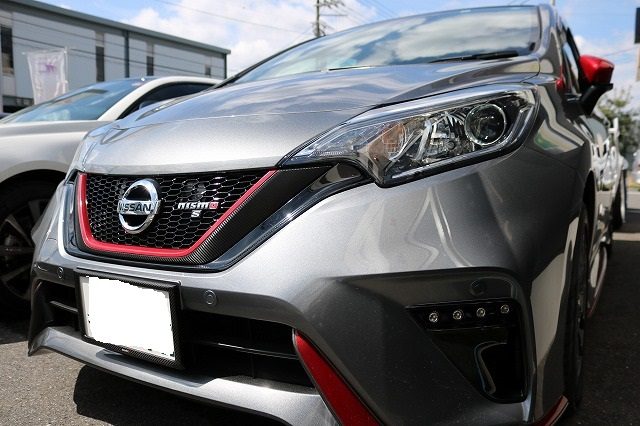 日産ノートのフロントグリルラッピングでイメージチェンジさせて頂きました!東京都江戸川区よりいつもご来店ありがとうございます!