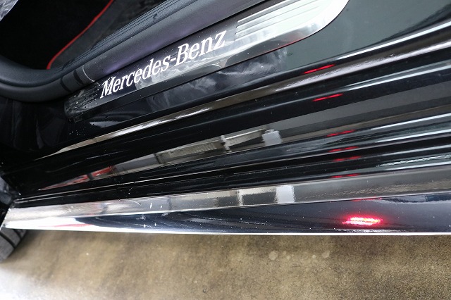 メルセデスベンツC220dにカーラッピング施工後　サイドステップの画像