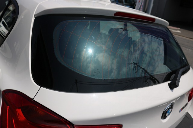 BMW M140iにLFTフィルムを施工後　リアガラスの画像