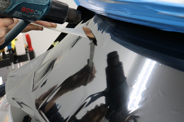 新車メルセデスベンツAMG A45Sにカーフィルムを施工　リアガラス　シルフィード熱整形の画像