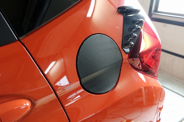 鮮やかなオレンジカラーのホンダフィットにカーボンラッピング施工 カーフィルム カーラッピング施工実績cbiic 鮮やかなオレンジカラーのホンダフィットにカーボンラッピング施工 カーフィルム カーラッピング施工実績cbiic