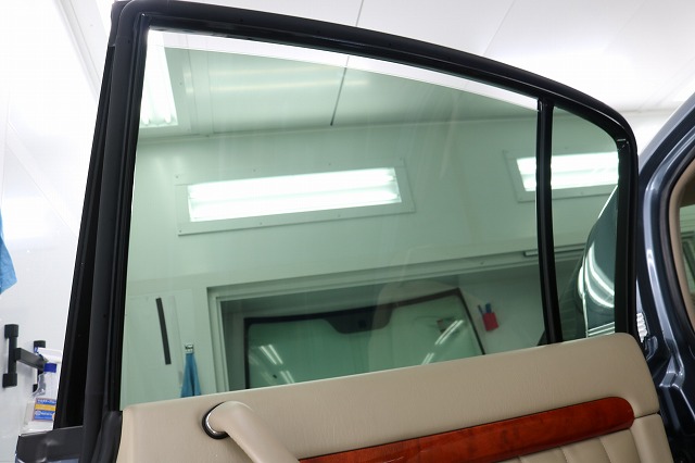 限定記念車トヨタ・オリジンにLFTフィルム施工後　リアサイドガラス内側の画像
