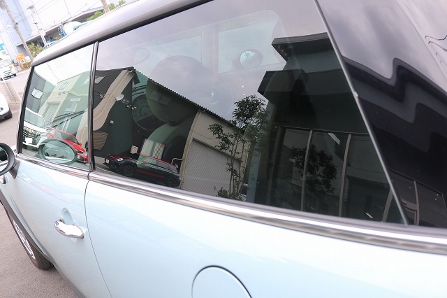 BMWミニに断熱フィルムを施工後　リアサイドガラス画像