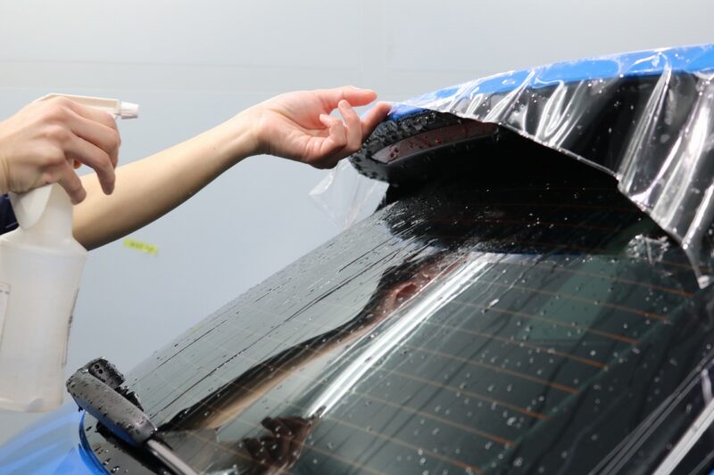 アウディQ3に疎水性プロテクションフィルムを施工　横浜市　ZEL　雨染み　イオンデポジット　スケール　ウォータースポット　雨染み　イオンデポジット　スケール