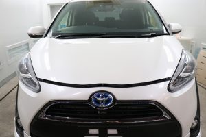 千葉県からご来店のトヨタ・シエンタ、ペンキミスト除去とガラスコーティング施工をさせていただきました