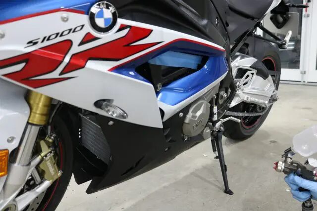 BMWS1000　バイクコーティング吹き付け