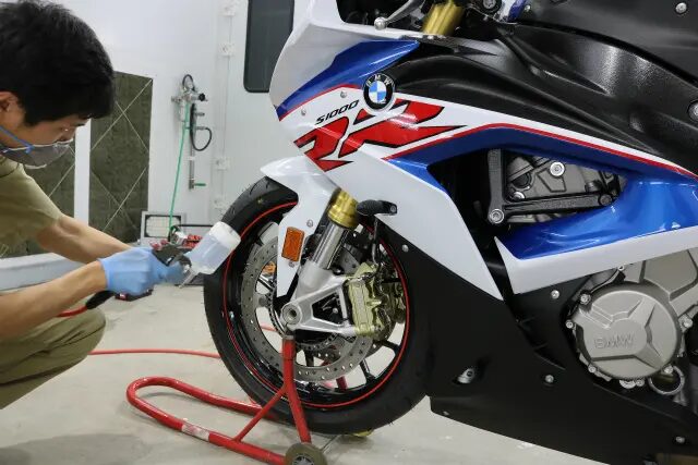 BMWS1000　バイクコーティング施工風景