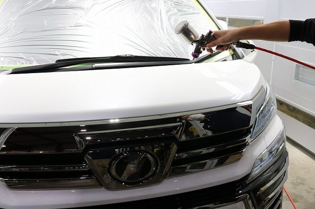 新車トヨタヴェルファイアにガラスコーティングを施行　吹付コーティングの画像