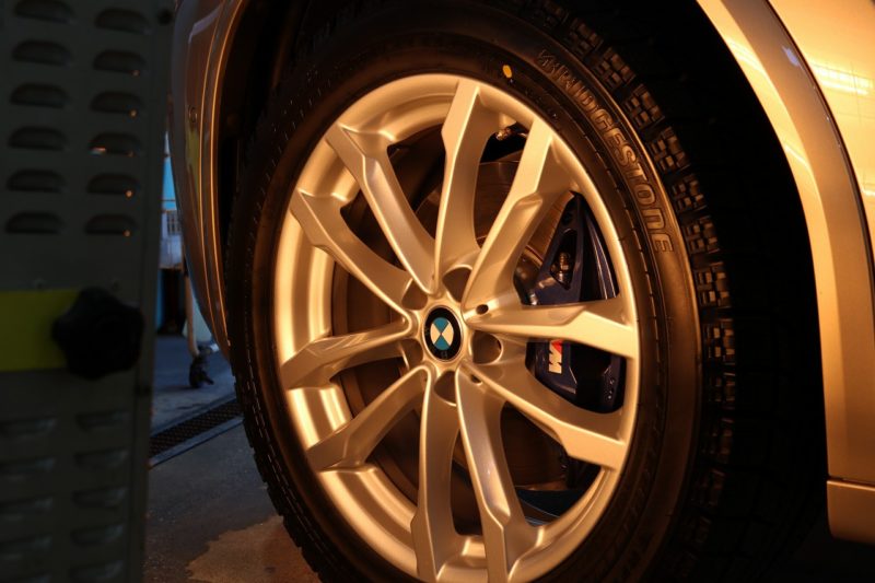 新車BMWX3にファインラボ・ヒールプラスを施工　ホイール焼き付け画像
