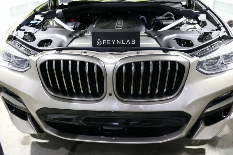新車BMWX3にファインラボ・ヒールプラスを施工　正面画像