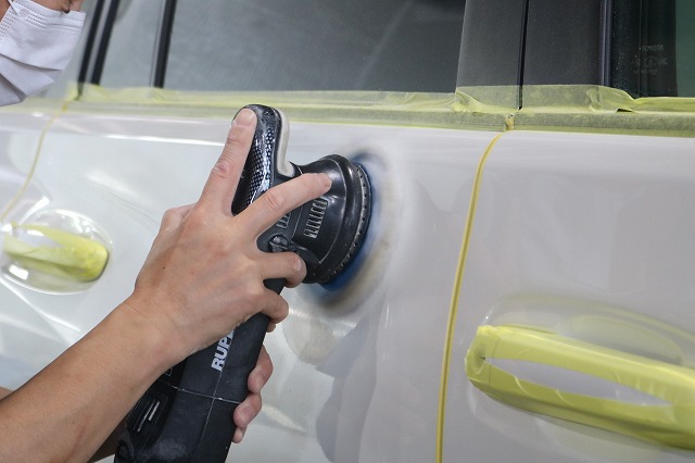 トヨタ・ランドクルーザープラドにセラミック9Hコーティングを施工　鏡面研磨の画像
