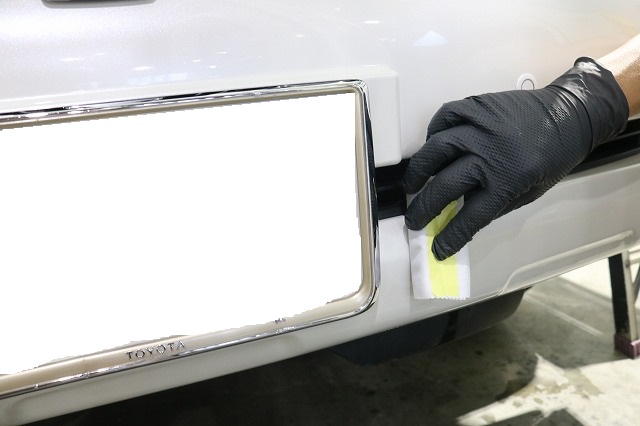 トヨタ・ランドクルーザープラドにセラミック9Hコーティングを施工　トップコート塗布画像