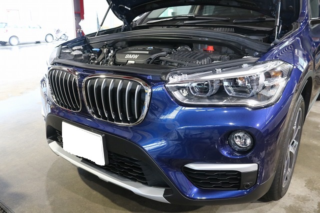 BMW X1にファインラボセラミックを施工前　正面画像