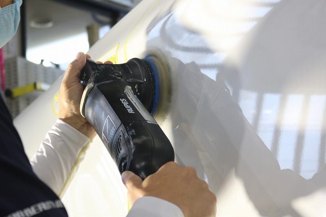 BMW X6にセラミックプロ9Hと窓ガラスコートを施工　磨きの画像