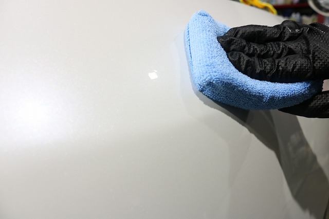トヨタハイエースにセラミックコーティング施工　コーティング剤塗布の画像