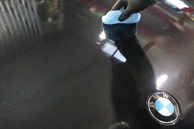 BMW 850iにカーコーティングを施工　塗り込みの画像