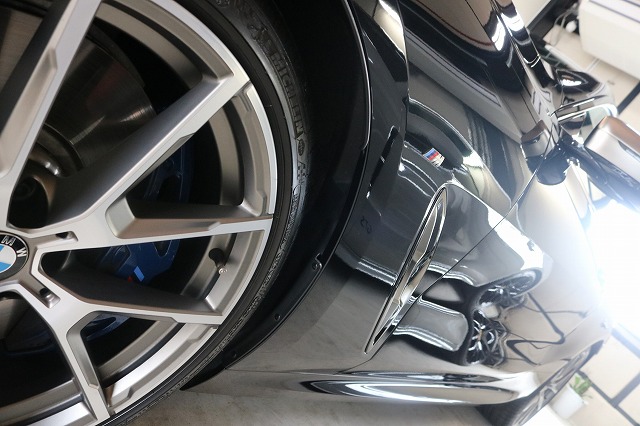 BMW 850iにカーコーティングを施工後　リアサイド画像
