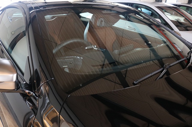 BMW 850iにウィンドウコーティングを施工後の画像