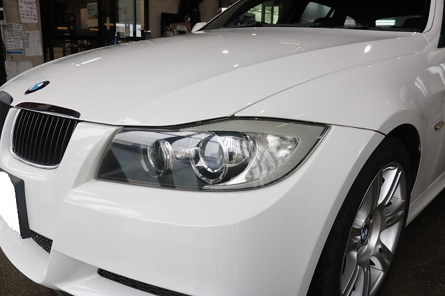 BMW 320iにヘッドライトコーティング施工