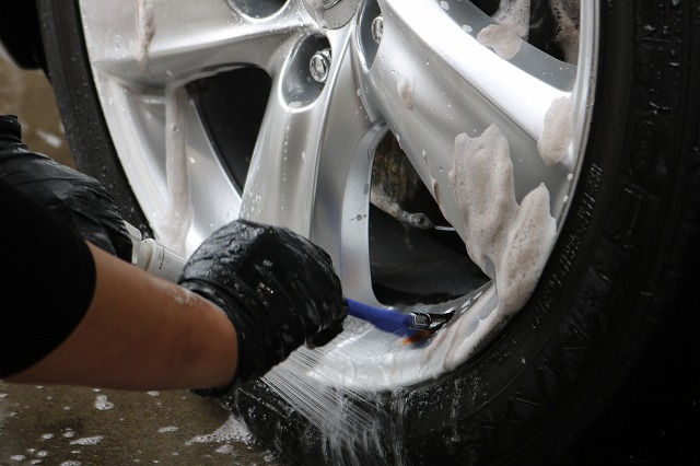レクサスRXにファインラボセラミック施工　タイヤ洗浄の画像