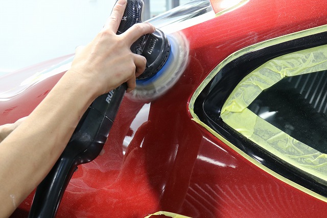 BMW X4にカーコーティング施工　鏡面研磨の画像