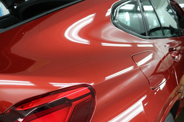 BMW X4にカーコーティング施工後　リアフェンダー画像