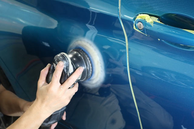 BMW 420iグランクーペに親水性ガラスコーティング施工　研磨画像