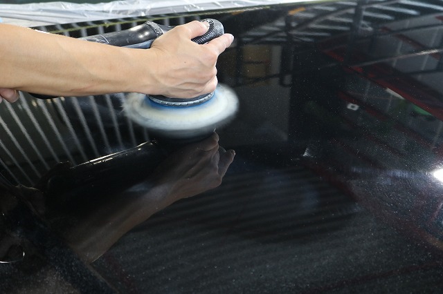 メルセデスベンツC200にカーコーティングを施工　鏡面研磨の画像