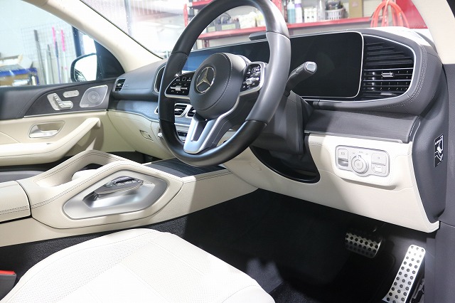 メルセデスベンツGLS400dにレザーシートコート『クリアガード』を施工後　運転席の画像