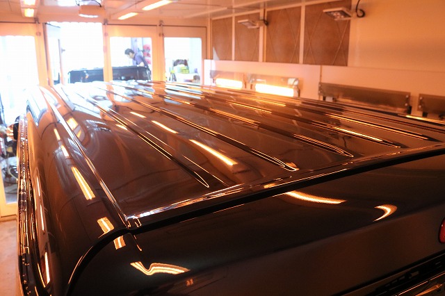 トヨタハイエースにセラミックコーティングを施工　ルーフ乾燥画像