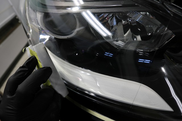 ルノー・メガーヌRSにカーコーティング施工　ヘッドライトコート画像