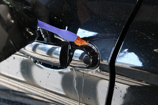 BMW320iにガラスコーティング施工　細部洗浄画像
