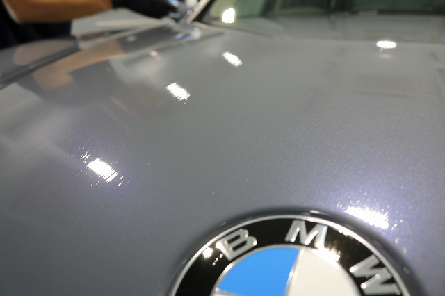 BMW X1にセラミックシールド施工　コーティング塗り込み画像