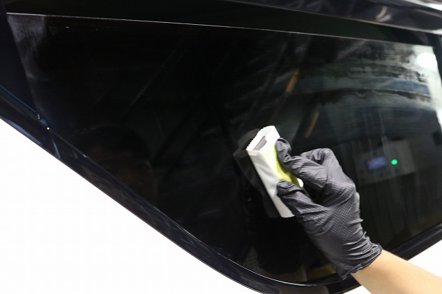 新車トヨタのアルファードにカーコーティングを施工　ウィンドウコート画像