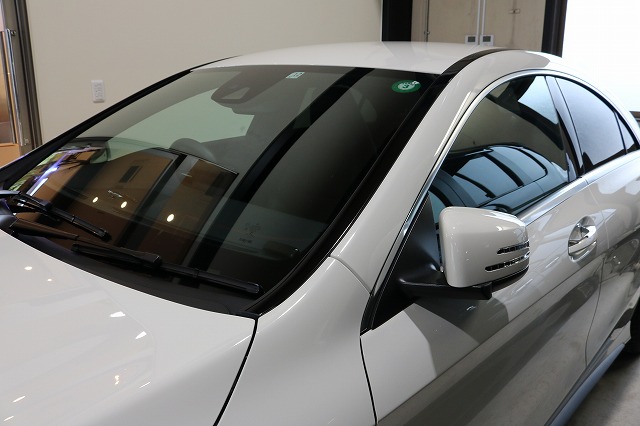 ベンツ AMG CLA45に窓ガラスコーティングを施工　フロントガラス画像
