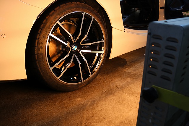 BMW Z4にバリアタフホイールコート施工　焼付画像